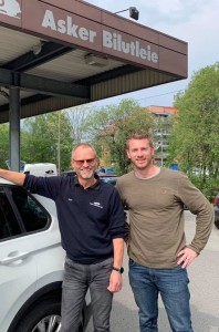 asker-bilutleie-sponsor-friluftscamp Einar Audunhus fra Asker Bilutleie og Andreas Solvang fra Friluftscamp.